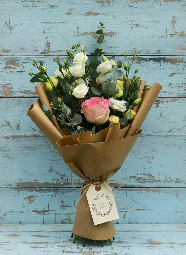 Букет цветов из: Розы и Лизиантусы в Спасское Тульская область