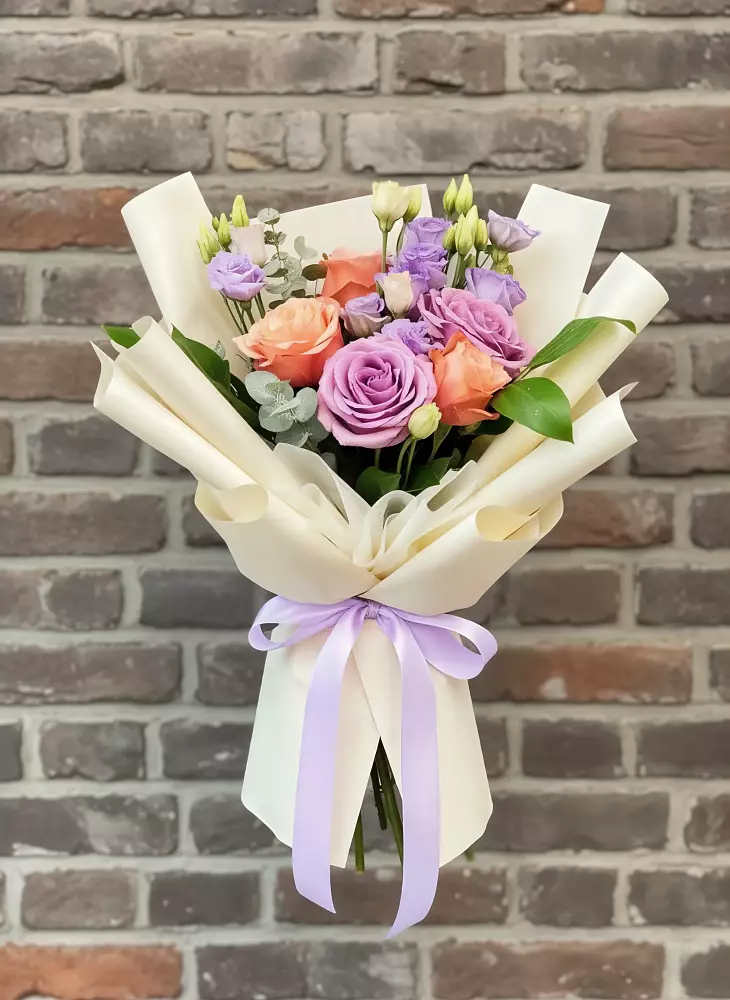 Букет цветов из: Лизиантусы и Розы в Спасское Тульская область