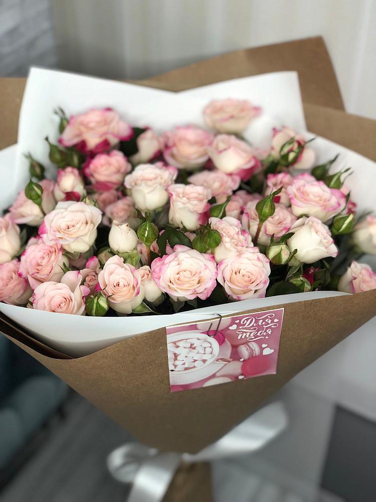 Букет цветов из: Розы в Спасское Тульская область