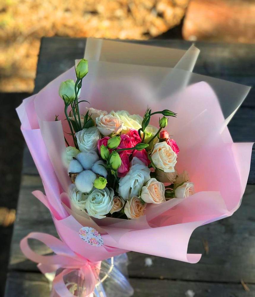 Букет цветов из: Розы и Лизиантусы в Спасское Тульская область