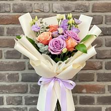 Букет цветов из:  Лизиантусы и Розы в Спасское Тульская область