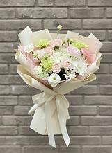 Букет цветов из:  Гвоздики, Розы, Лизиантусы и Хризантемы в Спасское Тульская область