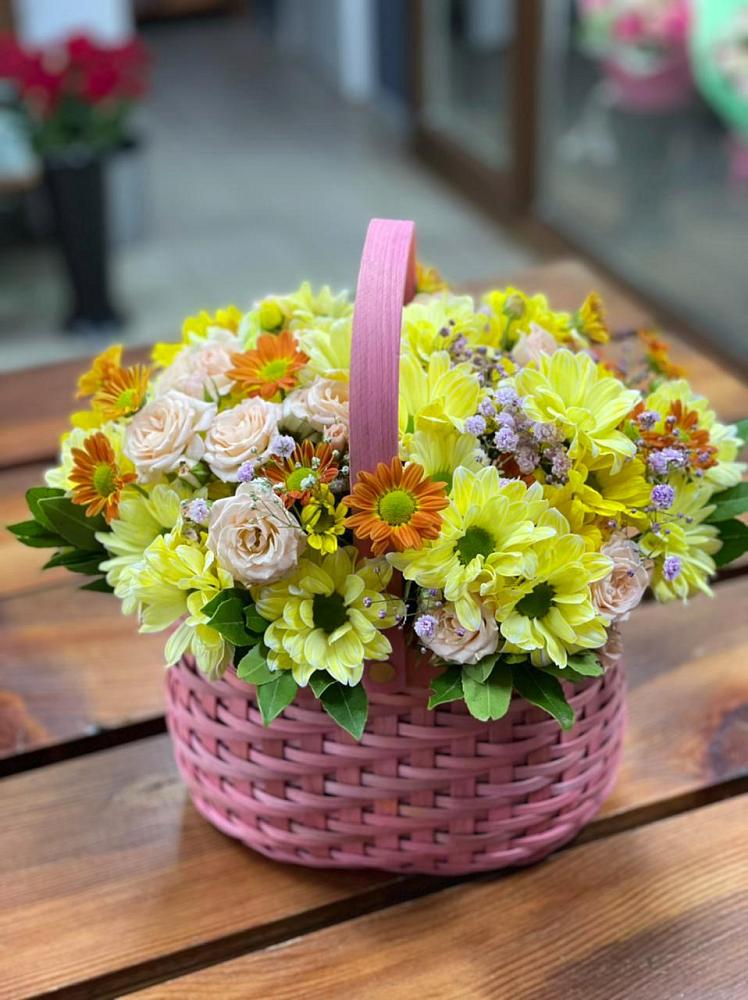 Цветочная композиция из Хризантемы и Розы в корзине в Спасское Тульская область